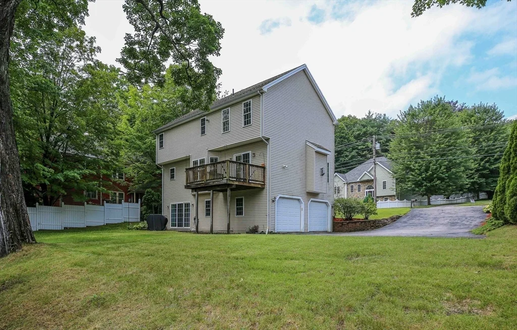 142 Olean St, Tatnuck