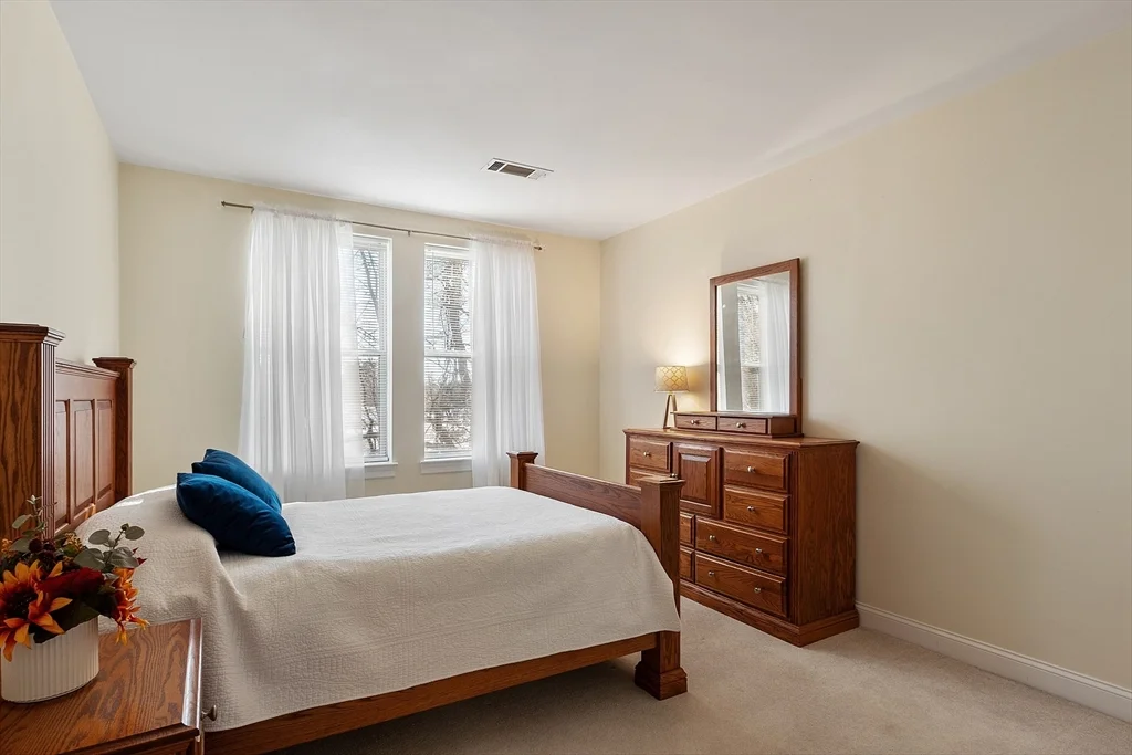 3 Harvest Dr, North Andover