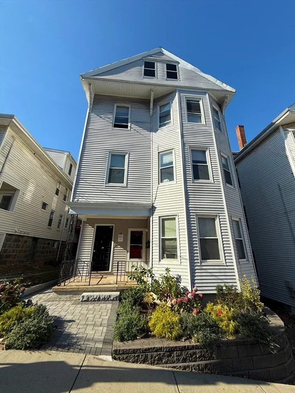 11 Sunset St, Mission Hill