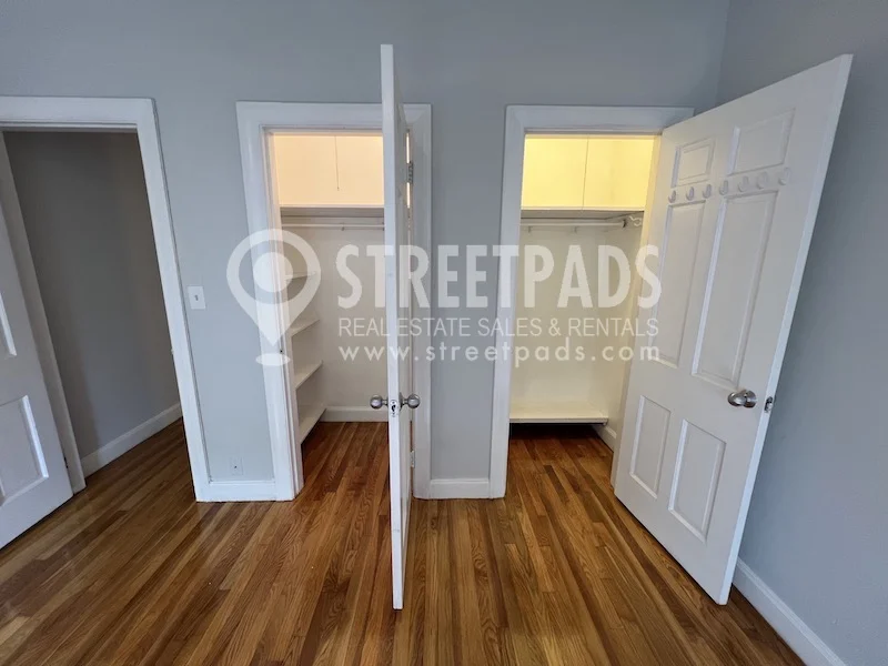 1153 Beacon St, Longwood