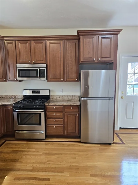 569 Adams, East Milton