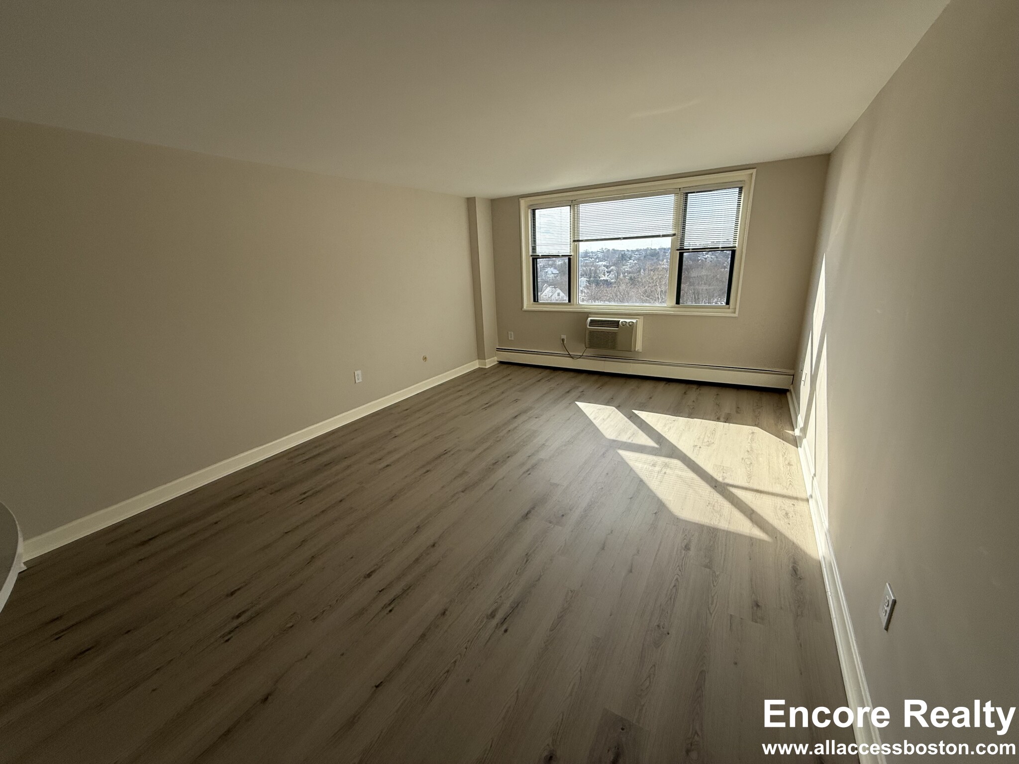 700 Huron Ave, Strawberry Hill