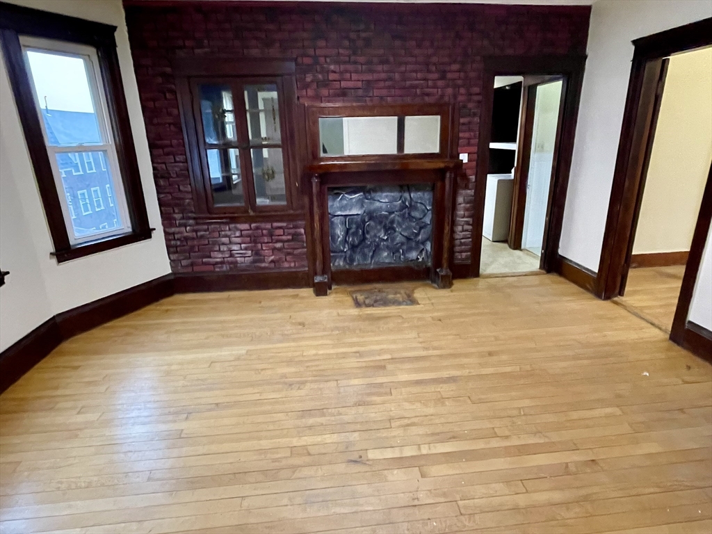 10 Agawam St, Worcester