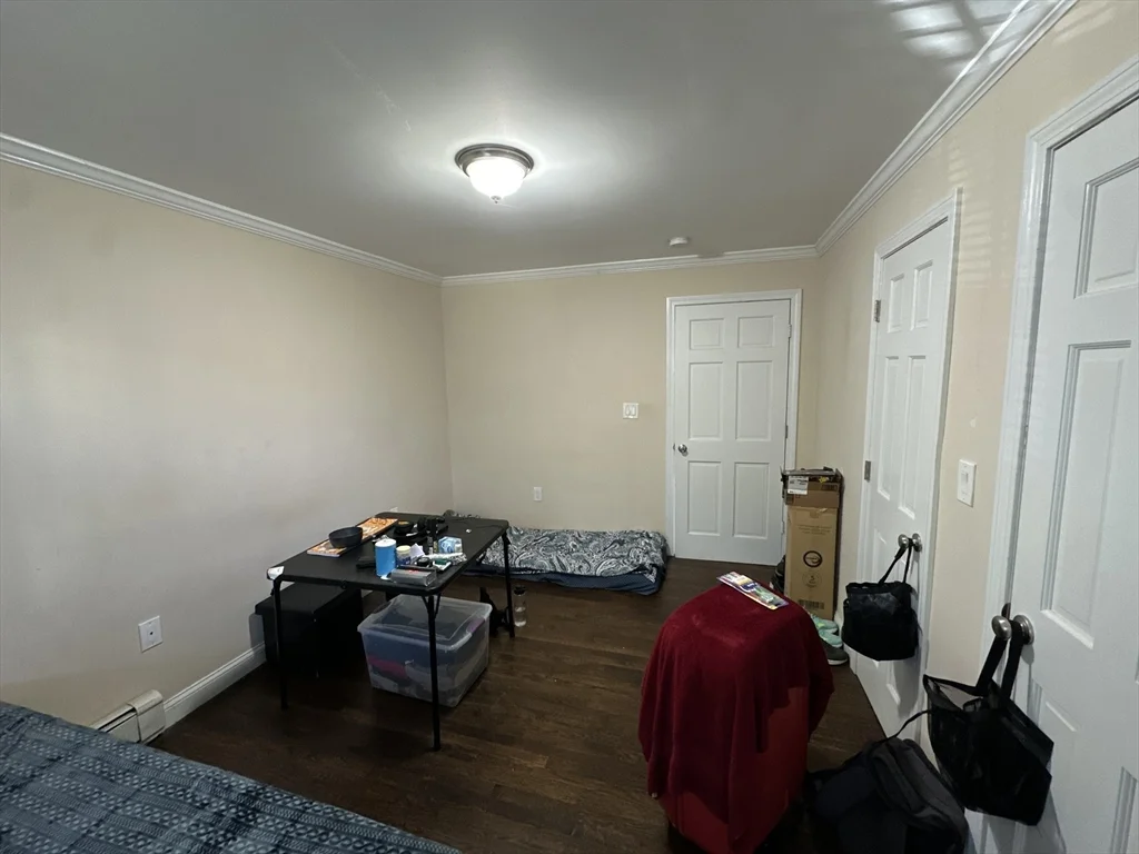 435 Walnut Ave, Roxbury