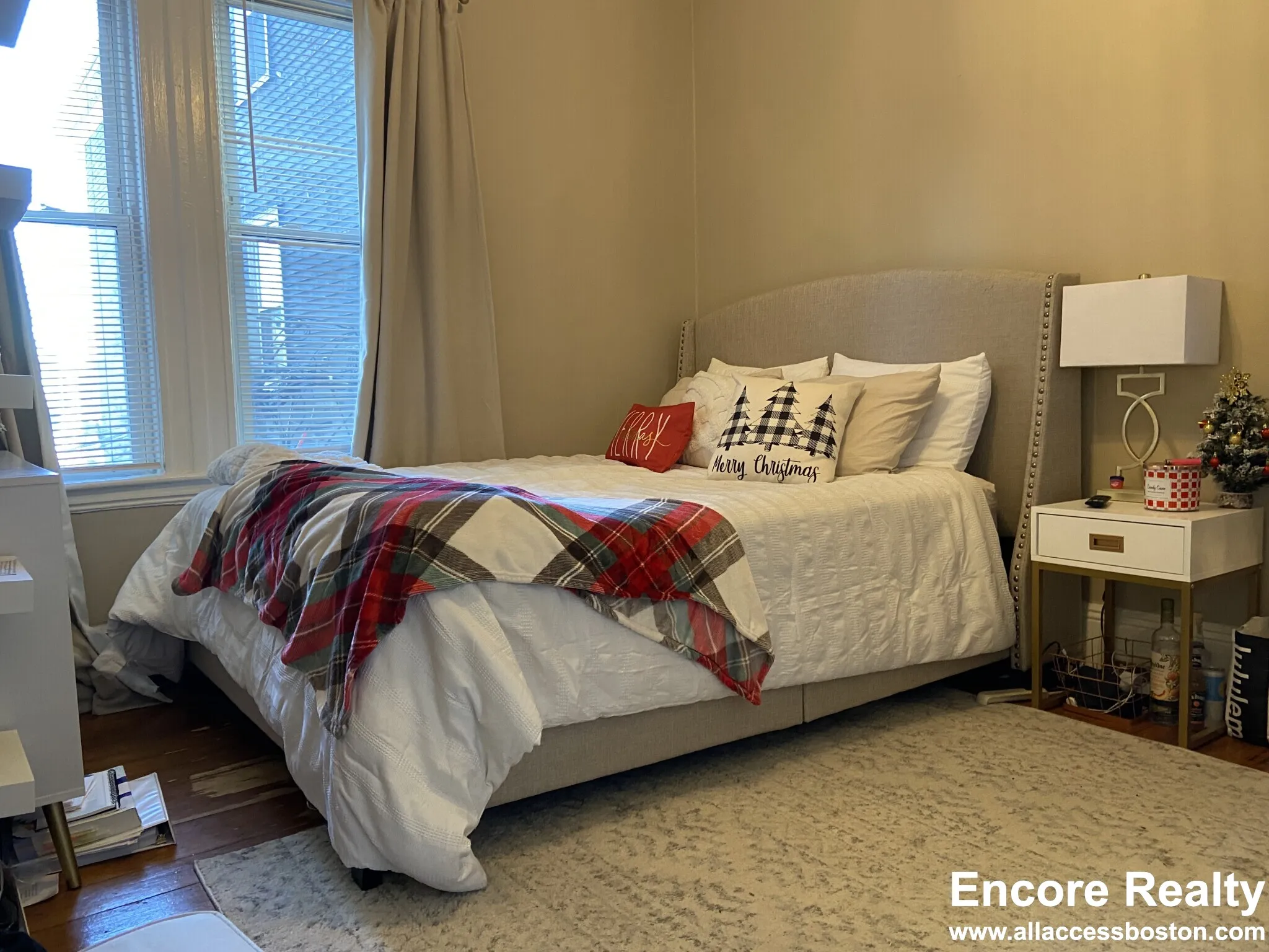 8 Sunset St, Mission Hill