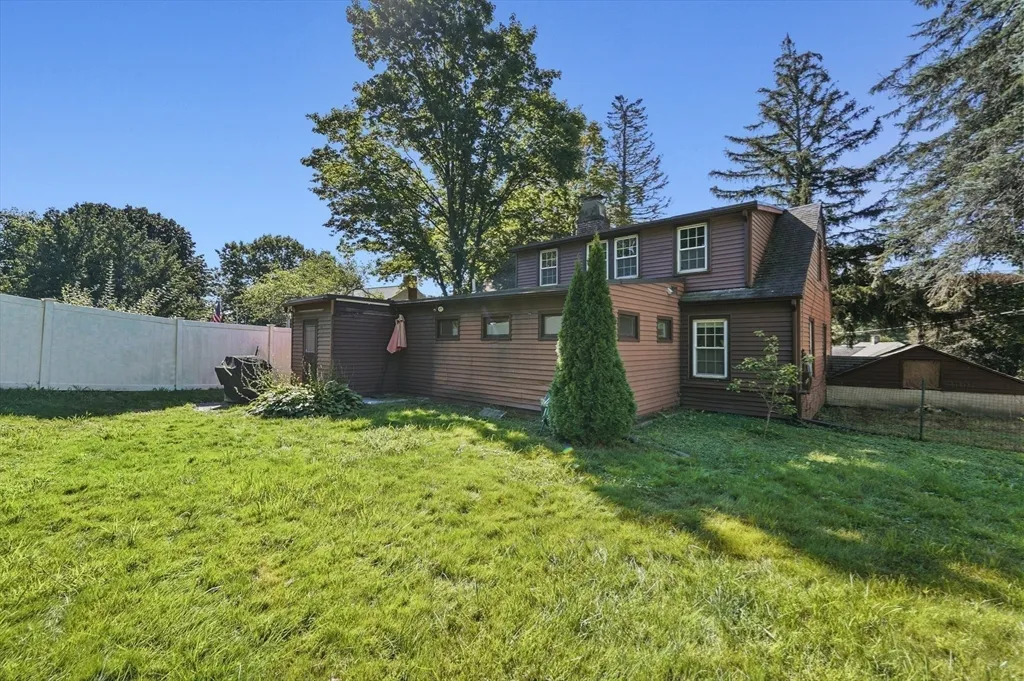 1337 Pleasant St, Worcester