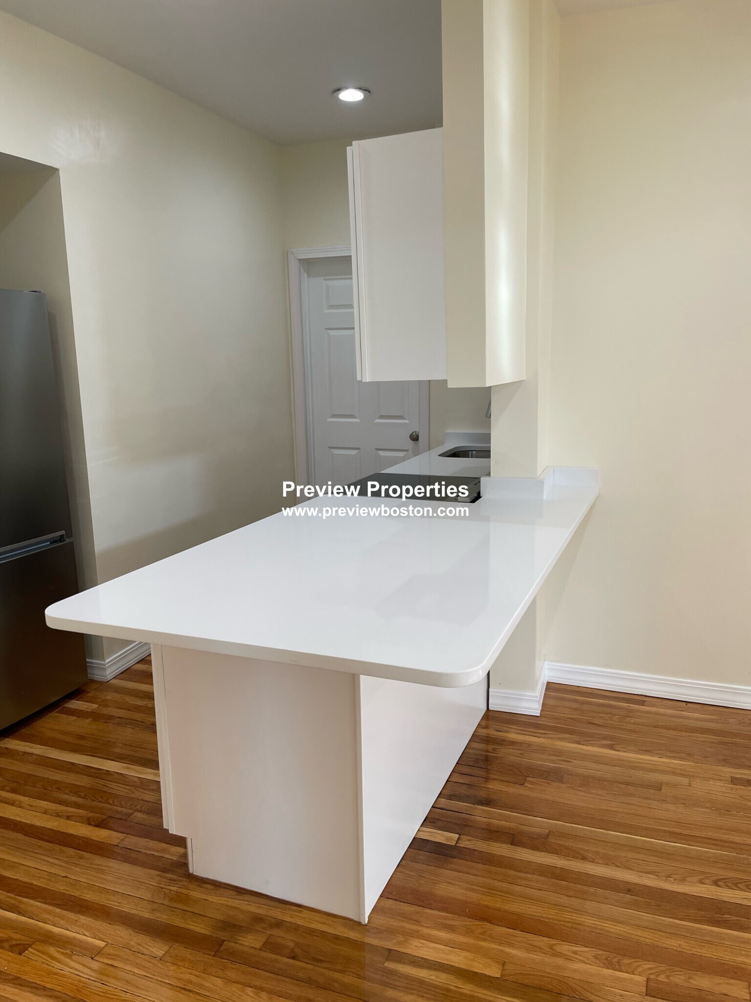 879 Beacon St, Fenway