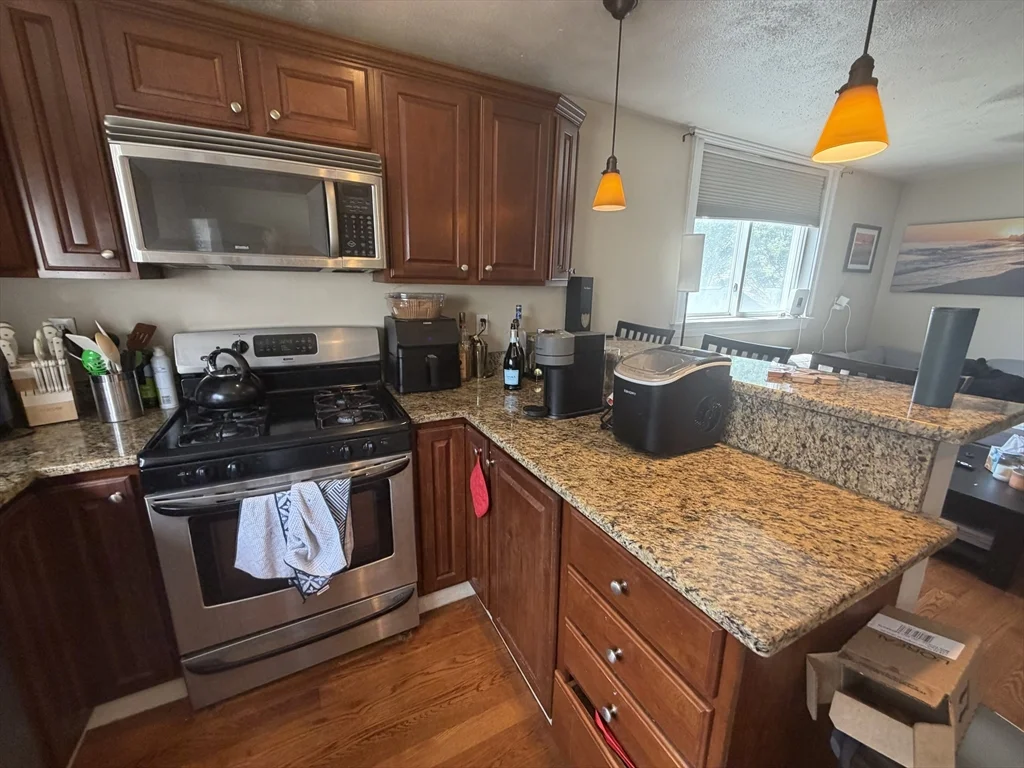 270 E St, South Boston