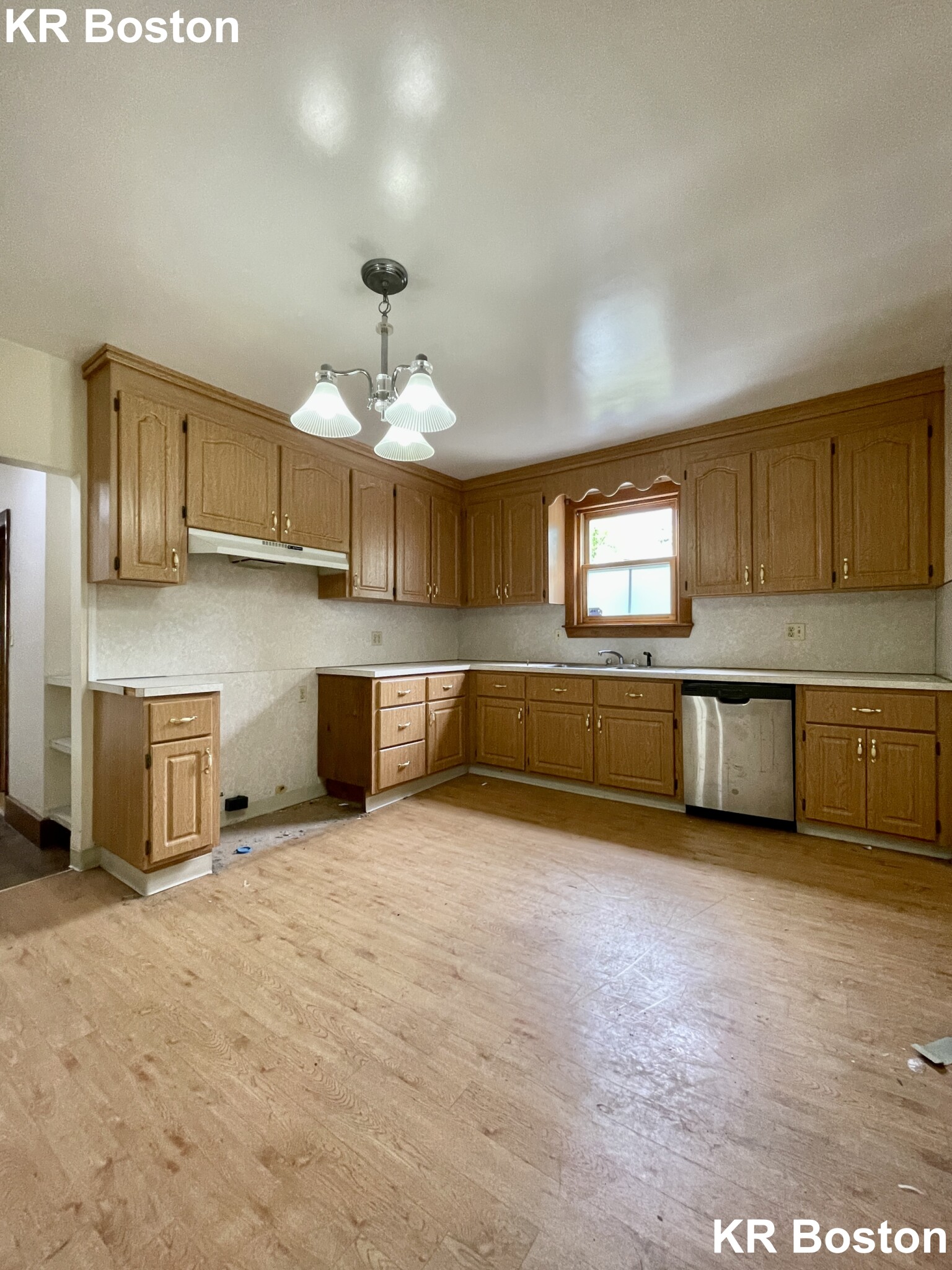 3 bed, 2 bath apartment for rent at 37 Shepard St Unit 1, Brighton — photo 2 of 6