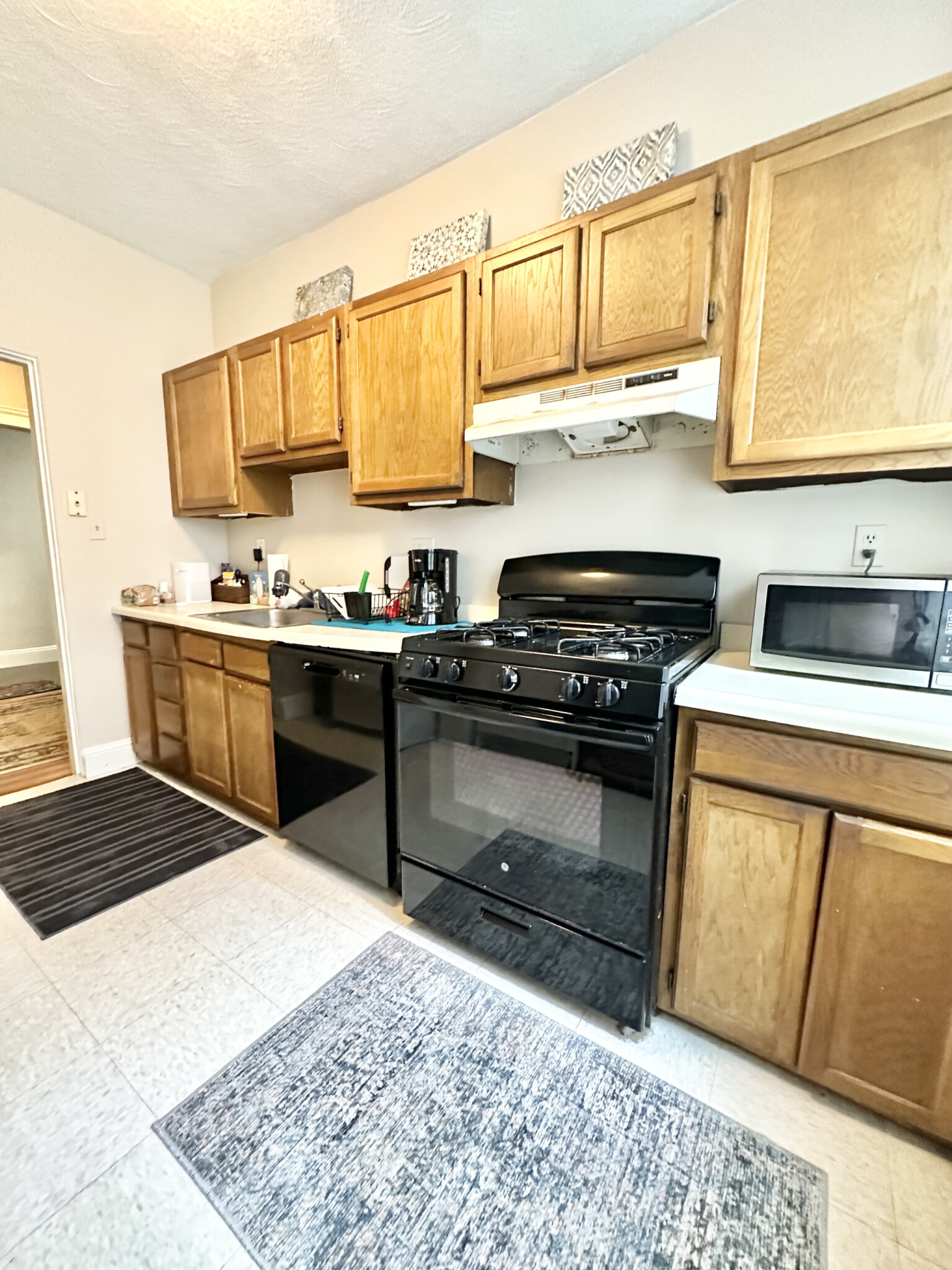 1 split bed, 1 bath apartment for rent at 21 Sutherland Rd Unit 8., Brighton — photo 3 of 4