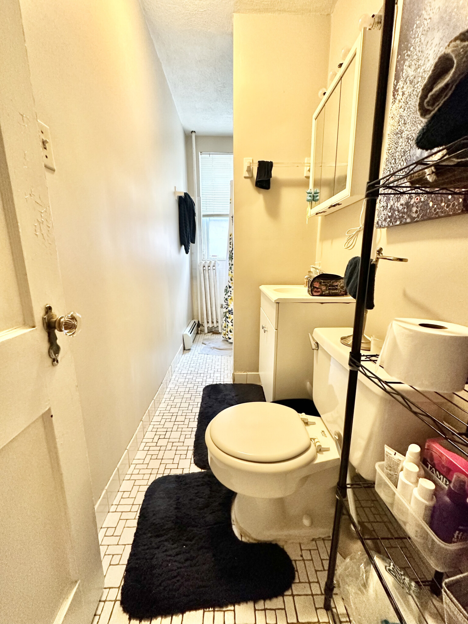 1 split bed, 1 bath apartment for rent at 21 Sutherland Rd Unit 8', Brighton — photo 3 of 4
