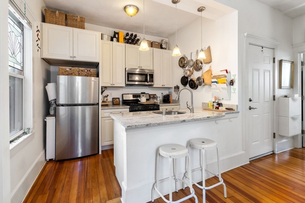 1 bed, 1 bath apartment for rent at 21 Wall St Unit 2, Medford Street / The Neck
