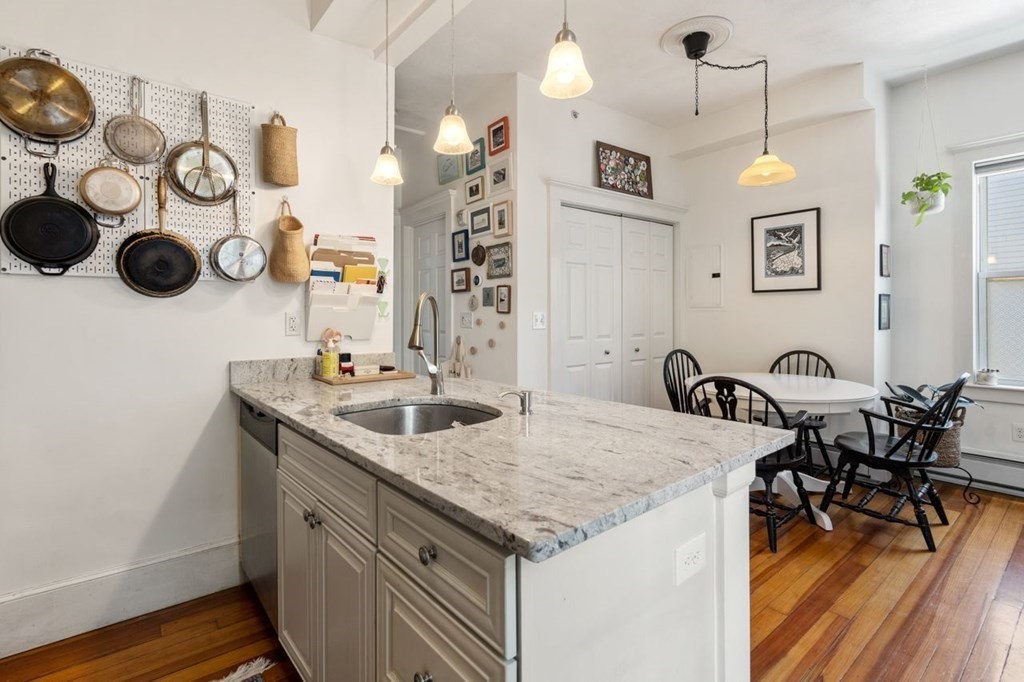 1 bed, 1 bath apartment for rent at 21 Wall St Unit 2, Medford Street / The Neck — photo 2 of 18