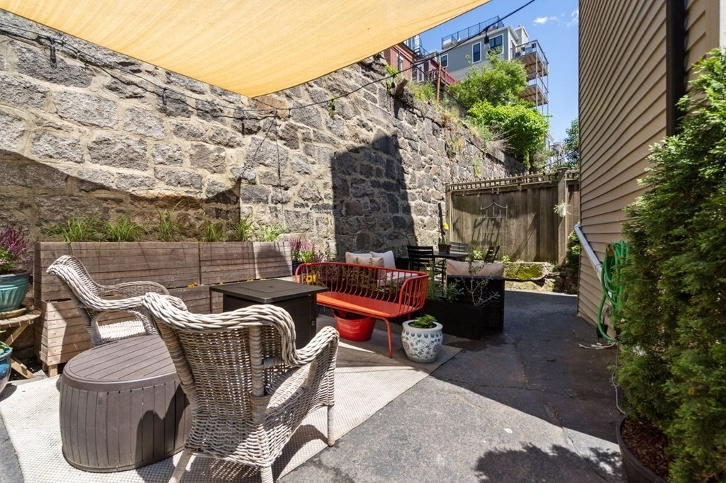 1 bed, 1 bath apartment for rent at 21 Wall St Unit 2, Medford Street / The Neck — photo 16 of 18