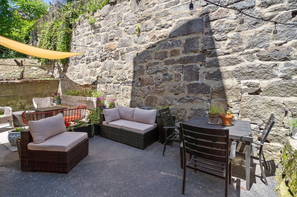1 bed, 1 bath apartment for rent at 21 Wall St Unit 2, Medford Street / The Neck — photo 18 of 18