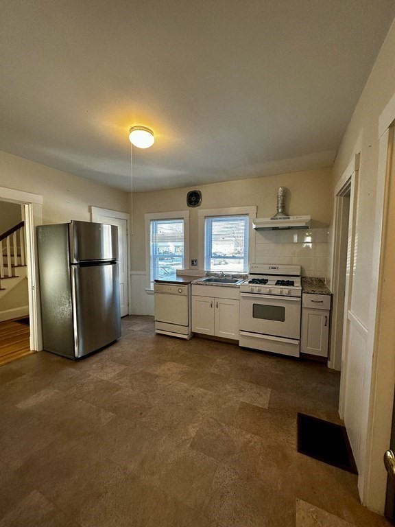 3 bed, 1.5 bath apartment for rent at 84 Adams Ave Unit 84, Newton — photo 3 of 6
