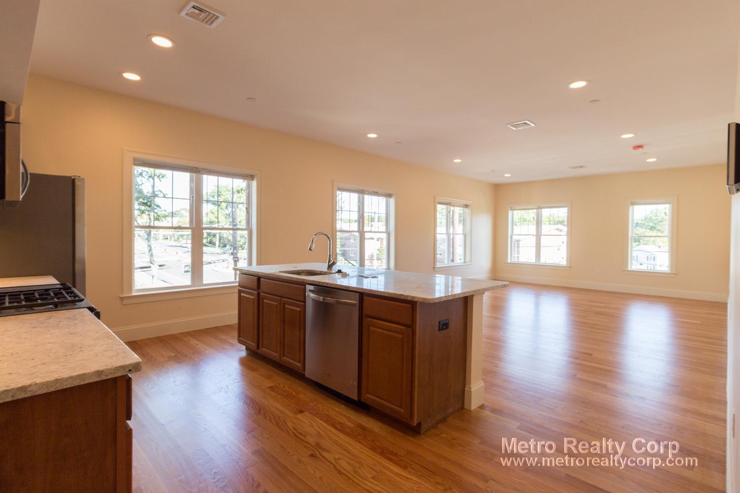 5165 Washington St, West Roxbury