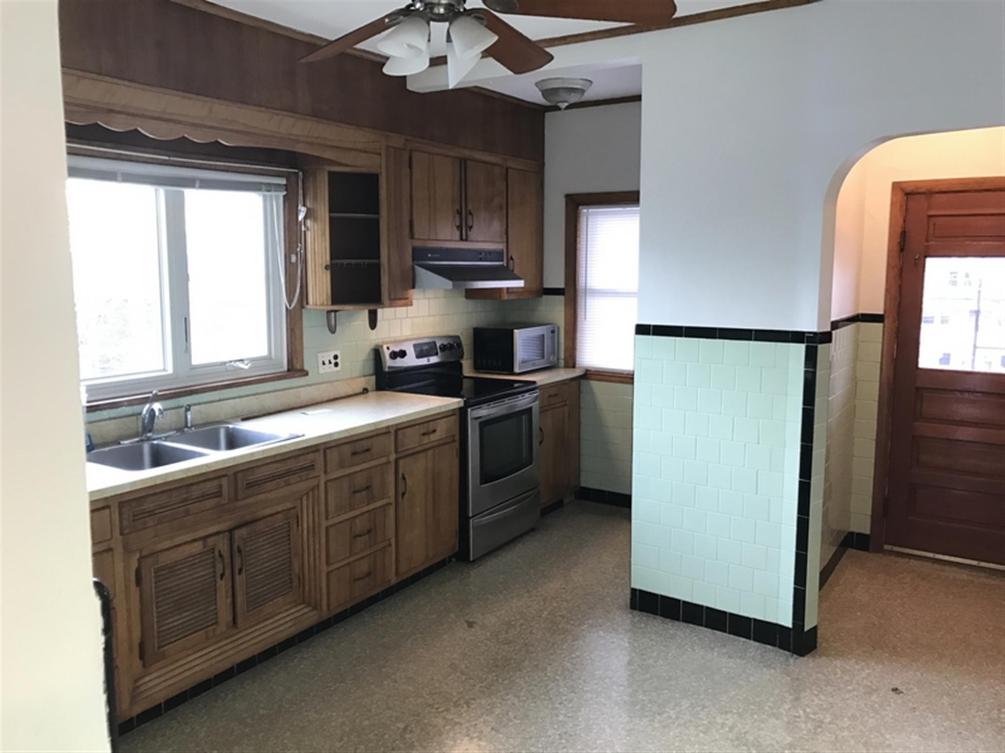 2 bed, 1 bath apartment for rent at 83 Adams St Unit 2, Medford — photo 2 of 19