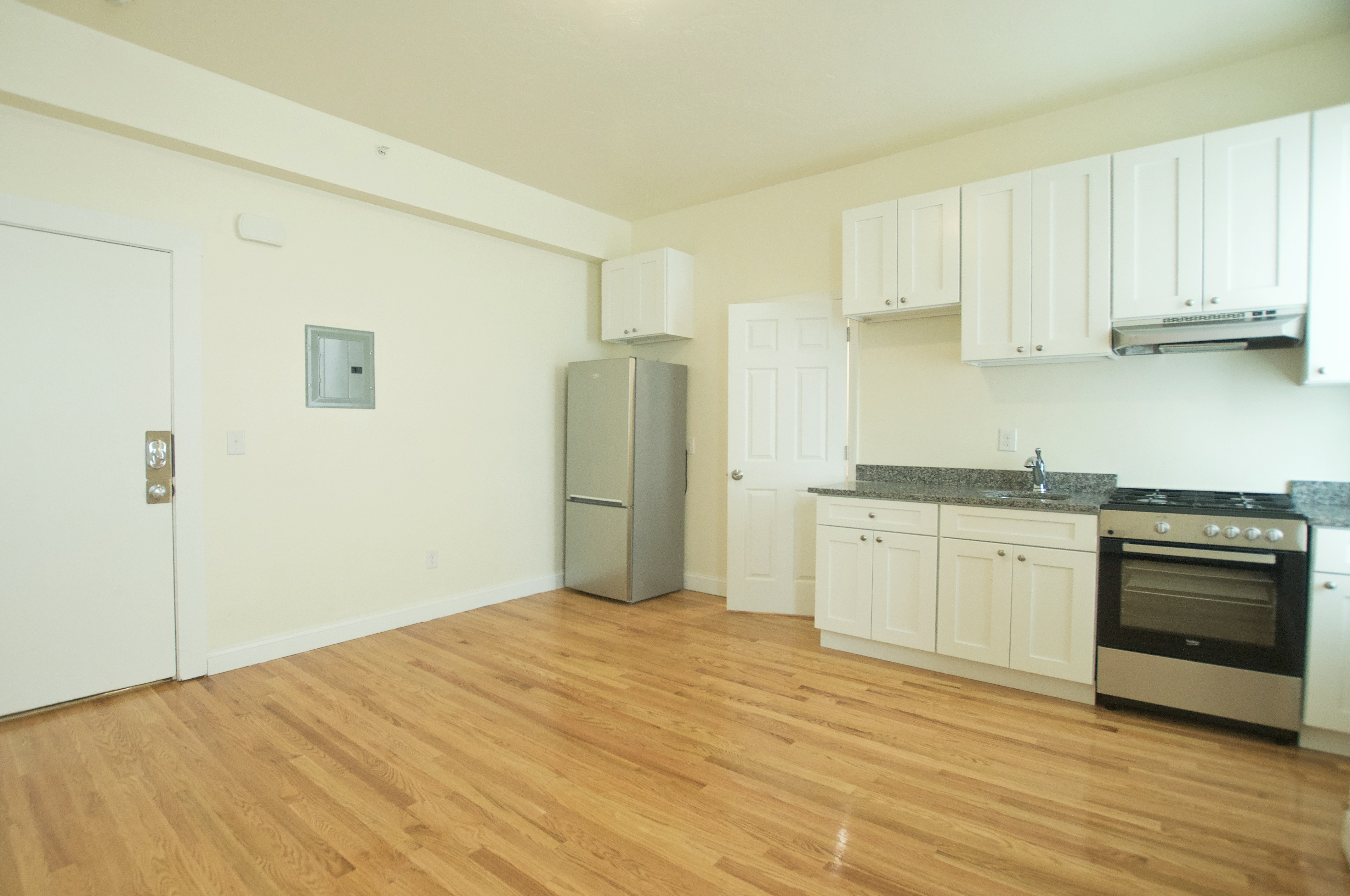 Studio bed, 1 bath apartment for rent at 503 Broadway Unit 5, South Boston — photo 3 of 4