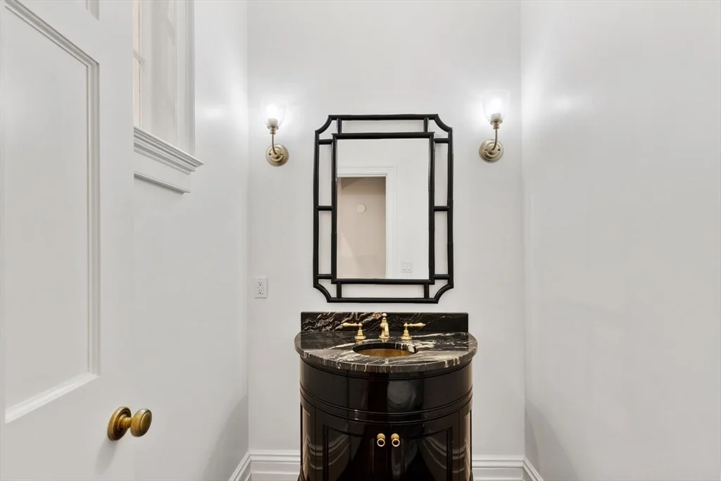 20 Chestnut St, Beacon Hill