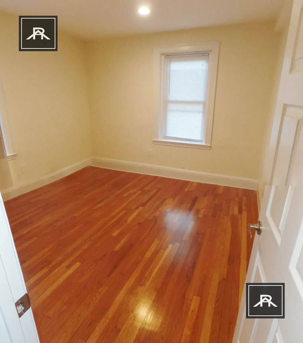 73 Thatcher St, North Brookline