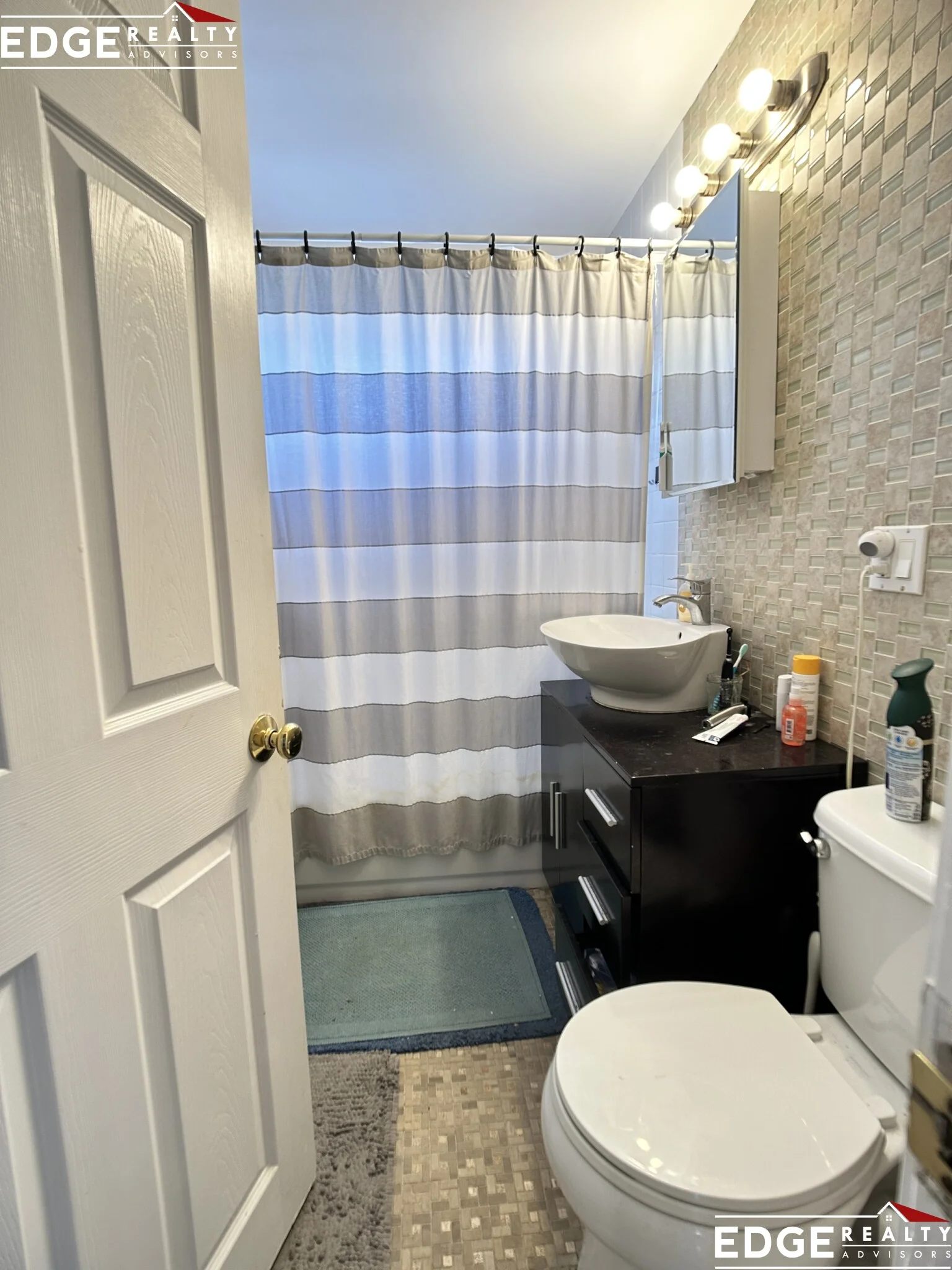 27 Bostonia Ave, Oak Square