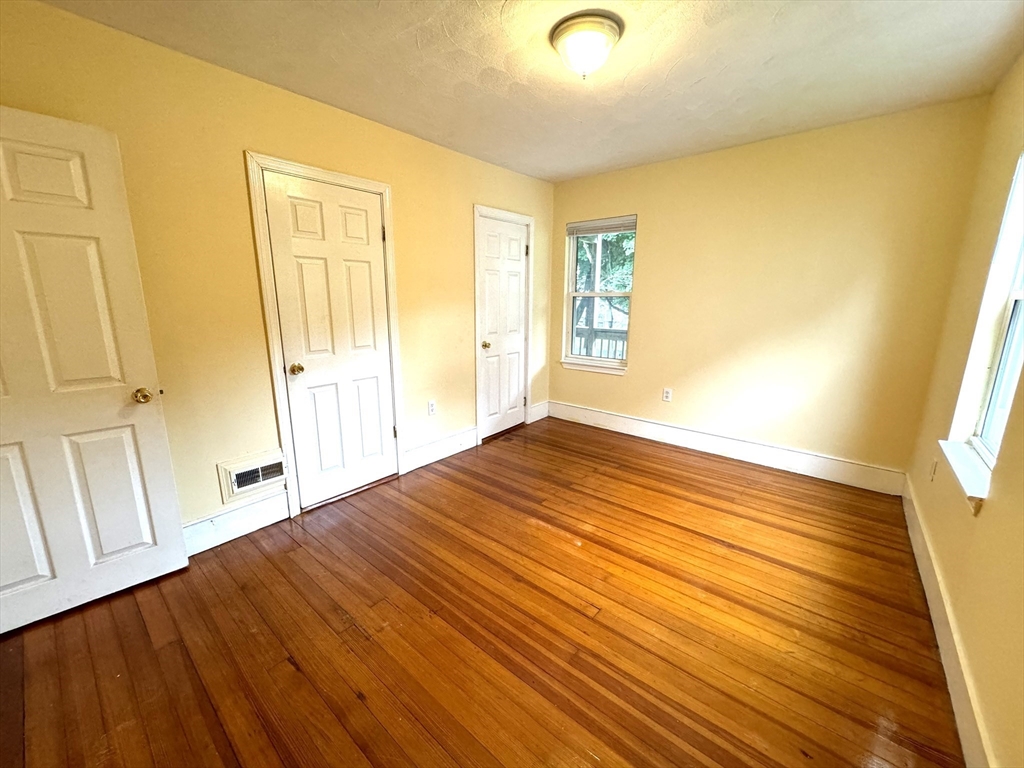 4057 Washington St, Roslindale