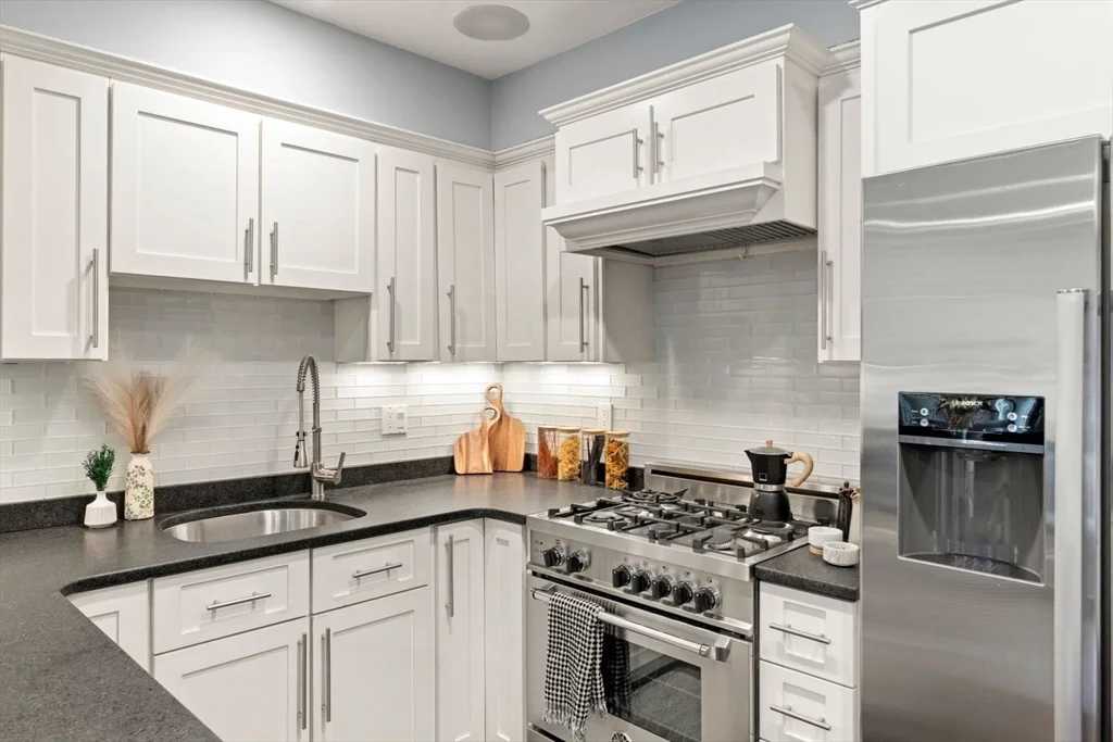 12 Mohawk St, South Boston