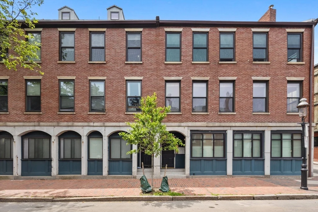 30 Main St, Charlestown