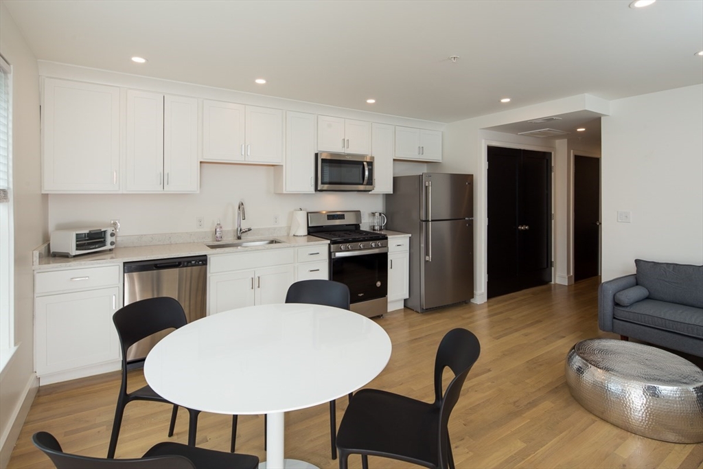 92 Brown St, Waltham