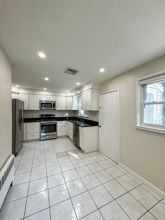 92 Woodcliff Rd, Chestnut Hill