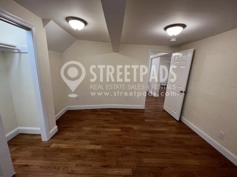 381 Harvard St, Mid-Cambridge