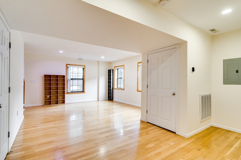 210 Broadway, Everett