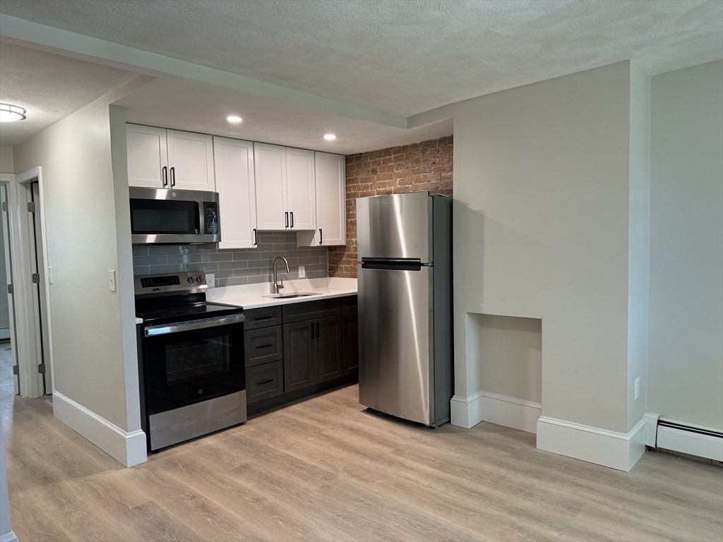 685 E 7th St, South Boston