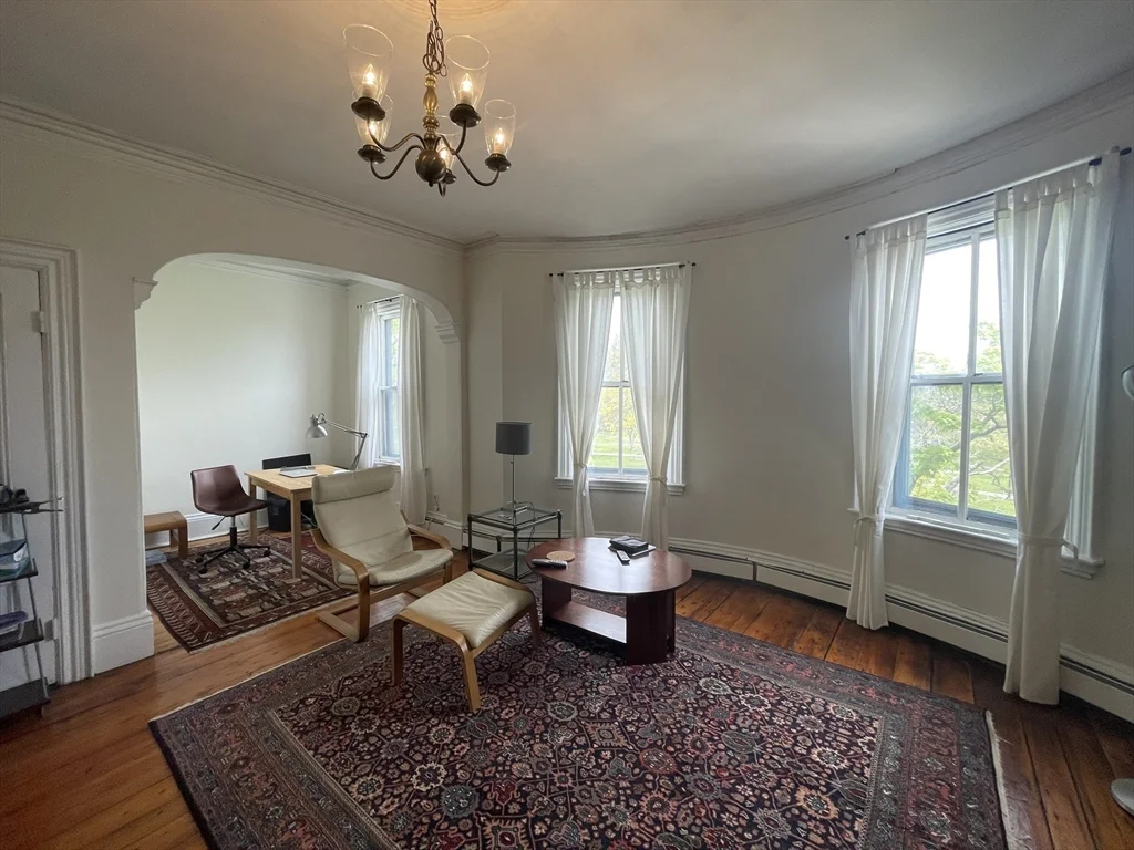 811 E Broadway, South Boston