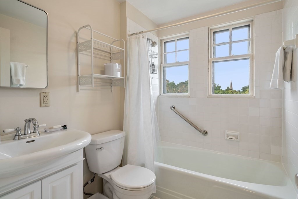 993 Memorial Dr, Harvard Square