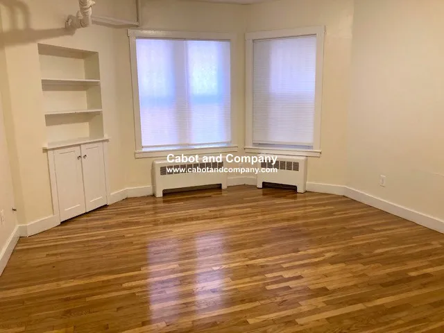295 Newbury St, Back Bay