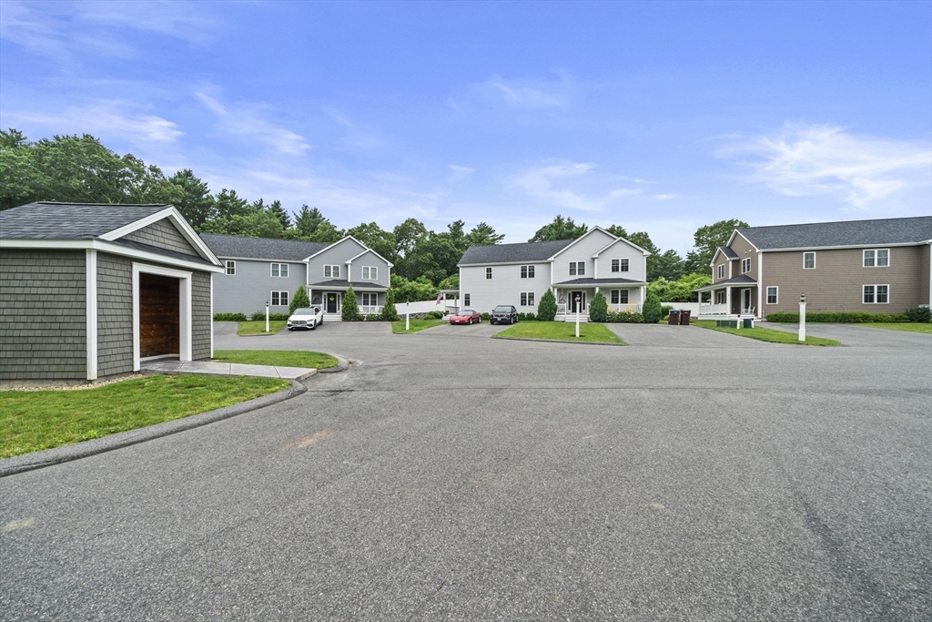 8 Old Field Way, Lakeville