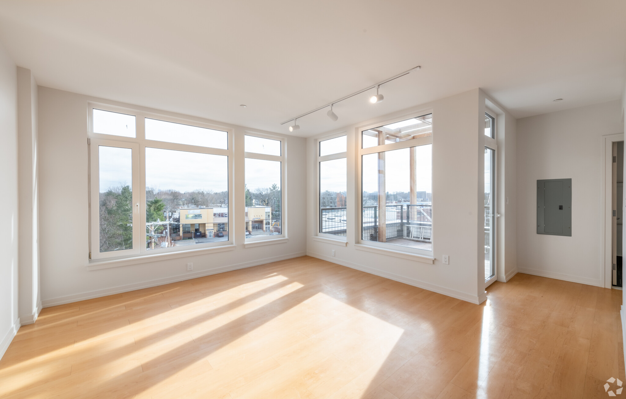 77 New St, Neighborhood Nine