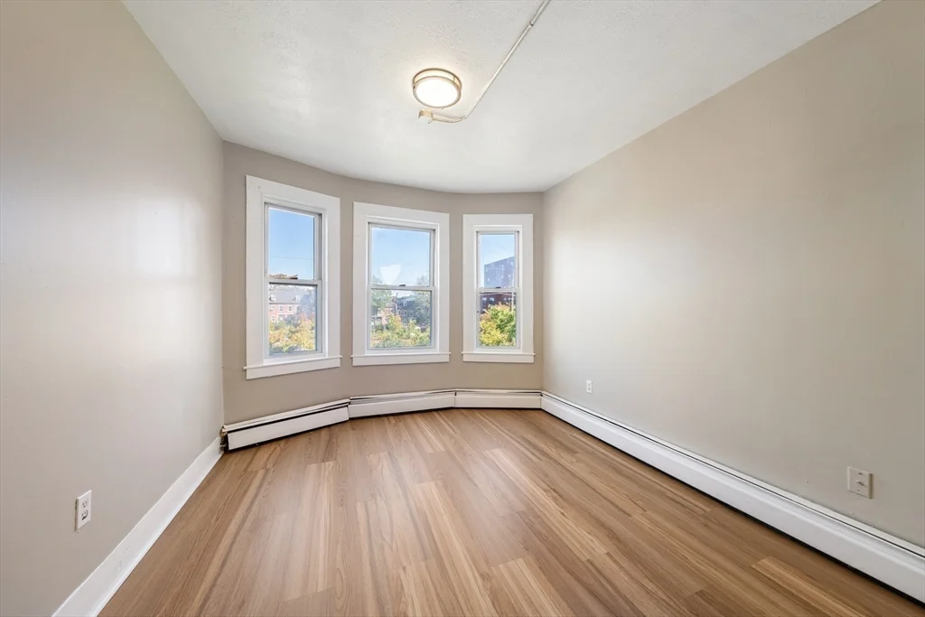 50 Common St, North Lawrence