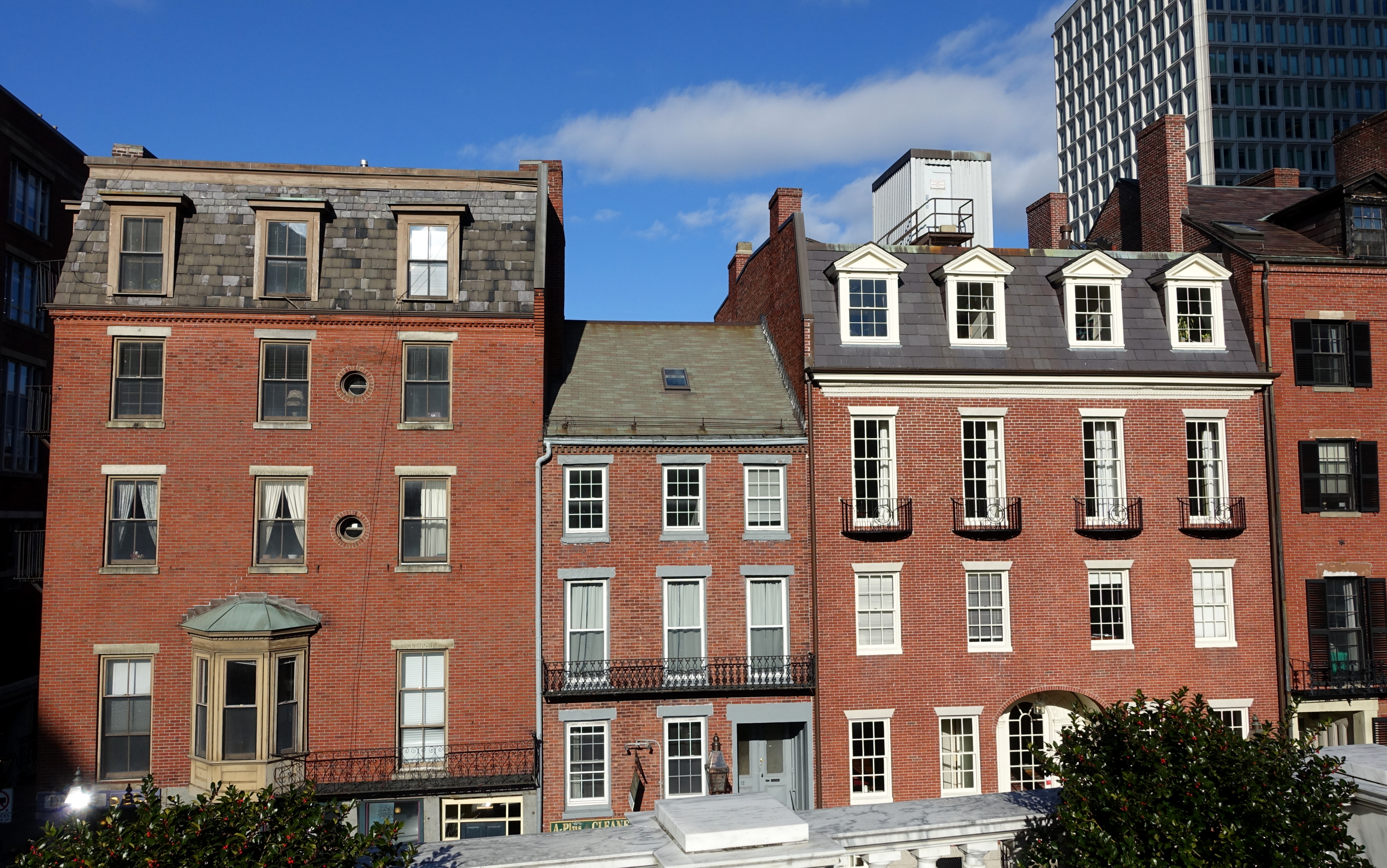 Studio bed, 1 bath apartment for rent at 12 Derne St Unit 2F, Beacon Hill — photo 5 of 11