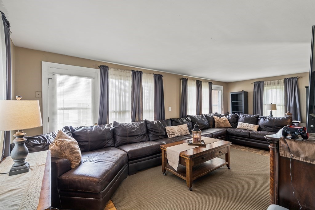 229 River St, West Newton