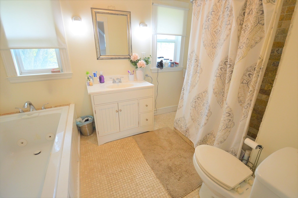 14 Breck Ave, Oak Square