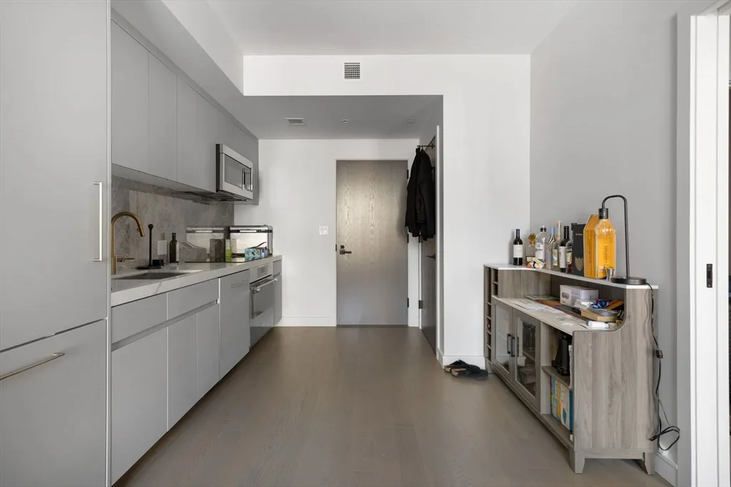 55 Lagrange St, Downtown