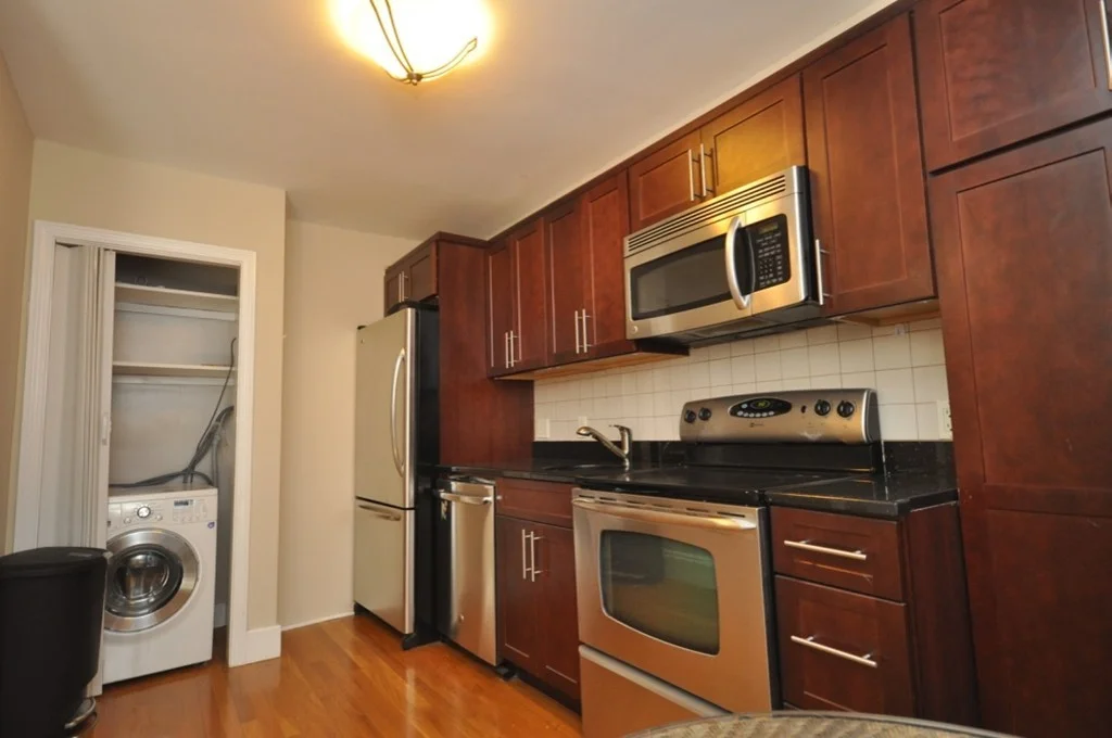 218 Newbury St, Back Bay