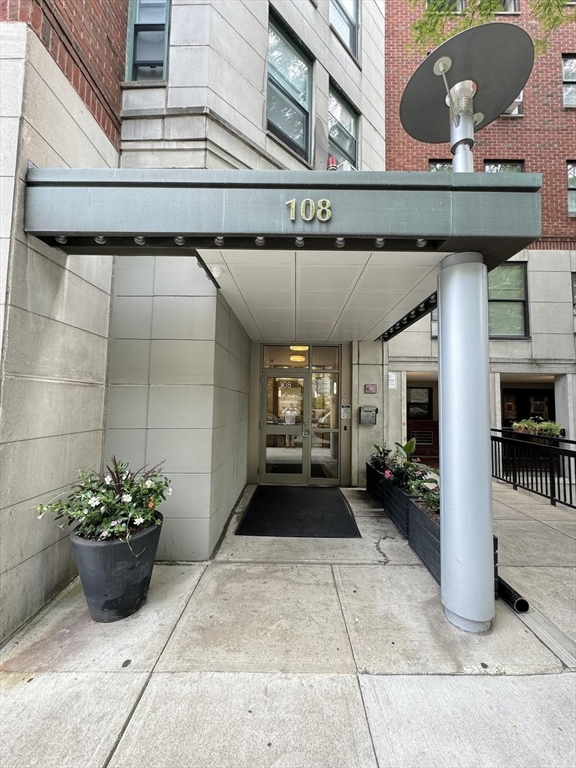 108 Peterborough St, Fenway