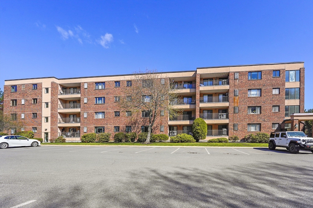 11 Ledgewood Way, Peabody