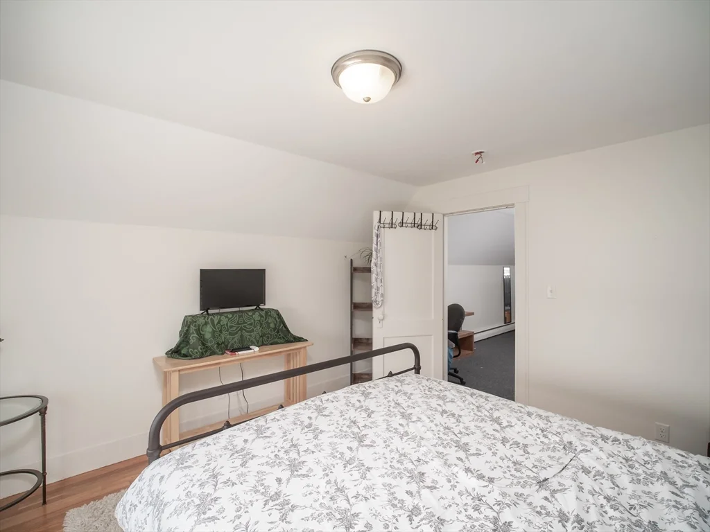 99 Second St, Medford