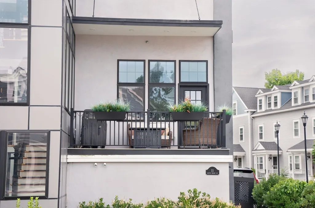 11 S Mason St, Salem