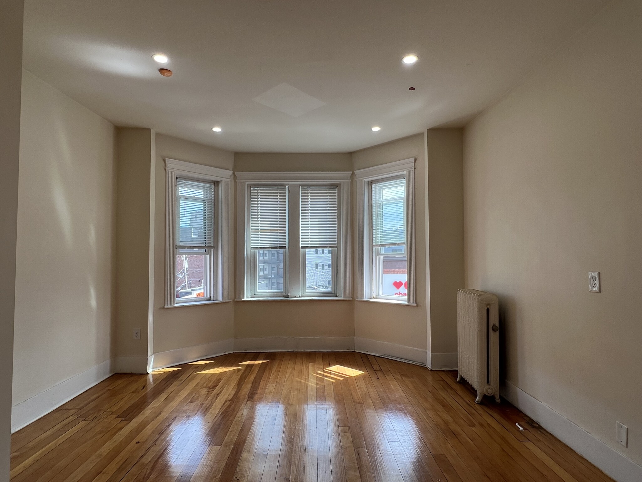 3 bed, 1 bath apartment for rent at 215 Harvard Ave Unit 9PH, Brighton — photo 2 of 20